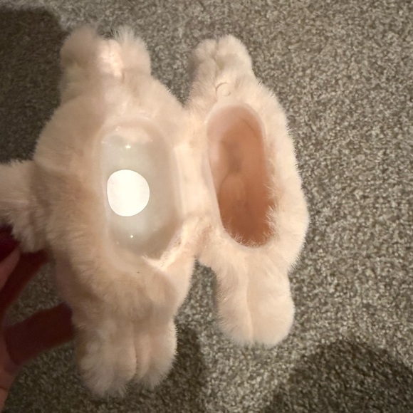 Air pods fuzzy elephant case - Picture 4 of 8